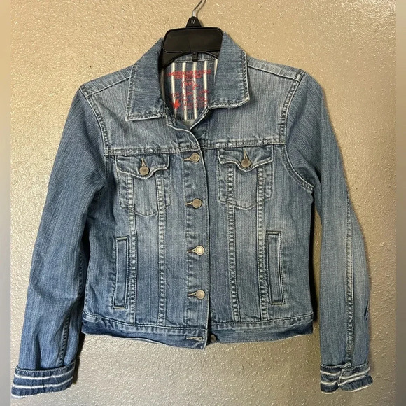 American Eagle Outfitters Jackets & Blazers - American Eagle Outfitters Jean Jacket sz M